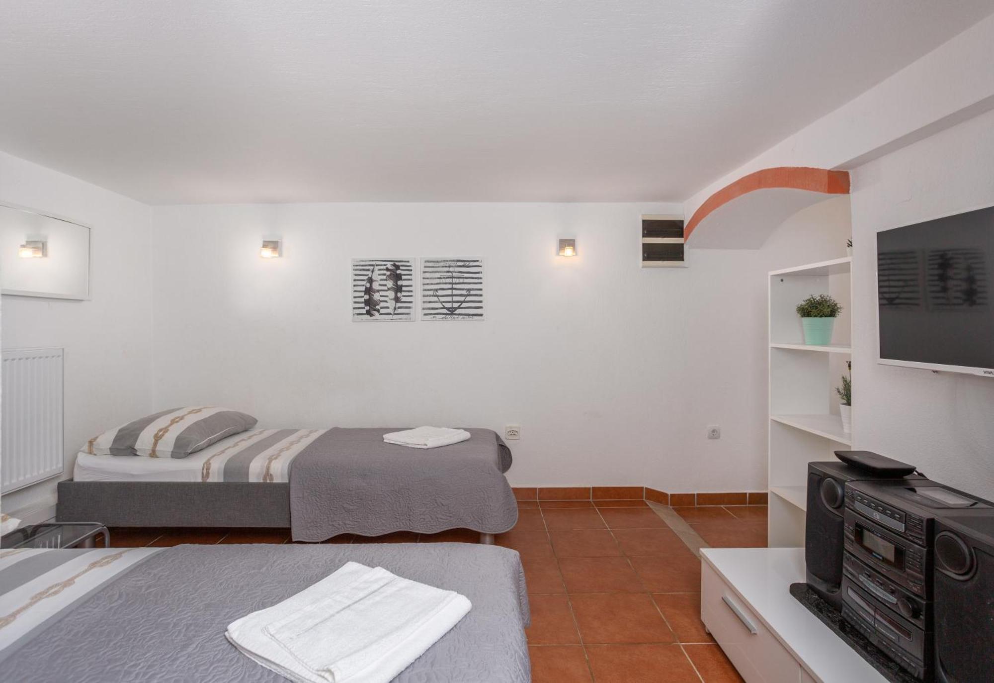 Apartments Villa Temer Pinezići Exterior foto